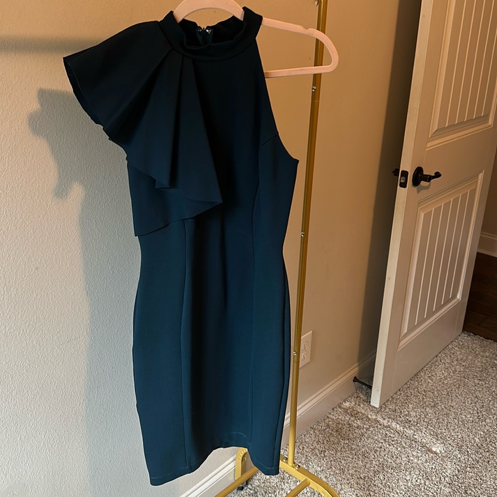 Dress with ruffled sleeve, Emerald green, Sz LARGE. Great for a holiday party